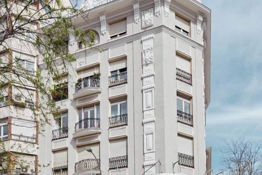 Exclusivo piso exterior de lujo reformado en Juan Bravo en finca clásica 2178/VIV