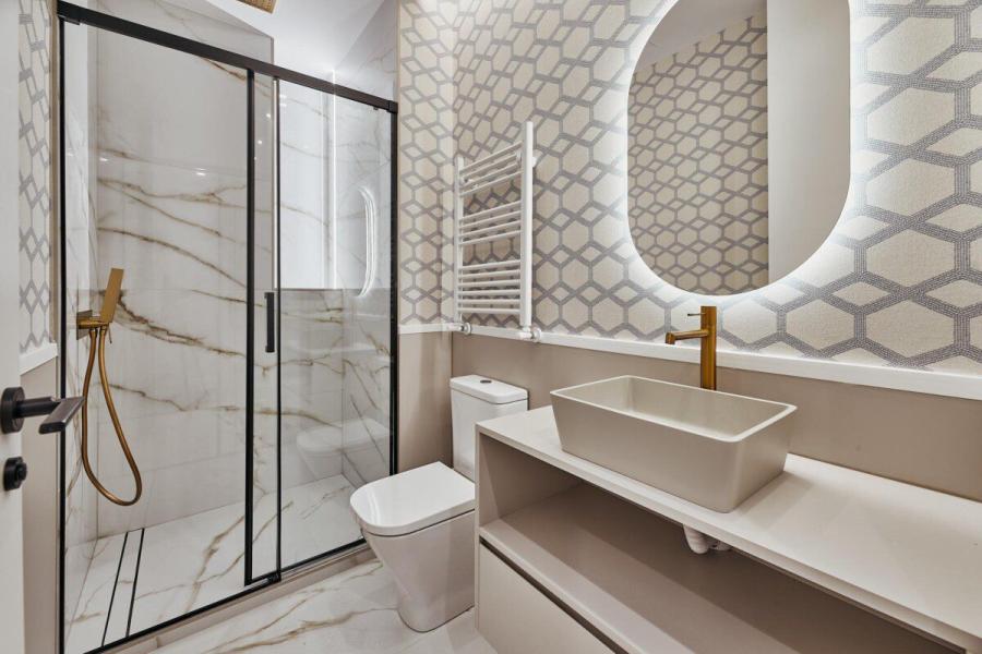 Elegante piso con amplio balcón y luz natural en Velázquez 2184/VIV