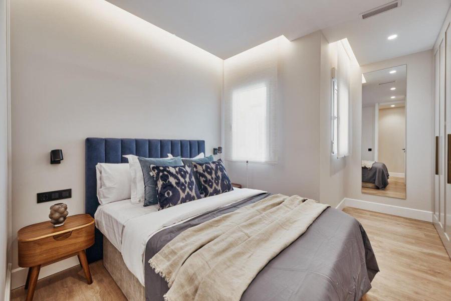 Elegante piso con amplio balcón y luz natural en Velázquez 2184/VIV