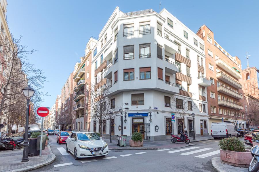 Piso de lujo reformado junto a Alberto Aguilera y Glorieta de Bilbao – 2439