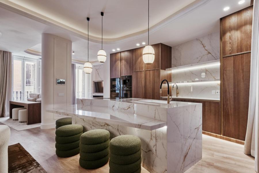 Vivienda de lujo en finca clásica con 3 suites y salón triple ambiente – 2449