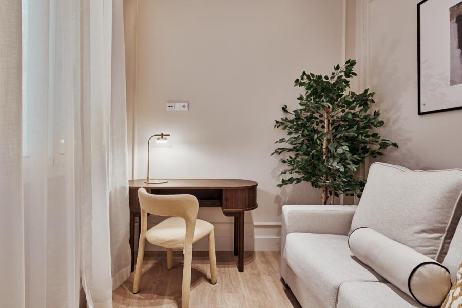Vivienda de lujo en finca clásica con 3 suites y salón triple ambiente – 2449