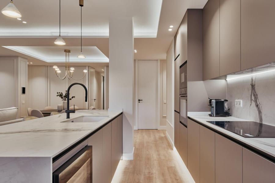 Vivienda exterior reformada con terraza y garaje en Retiro–Jerónimos – 2451