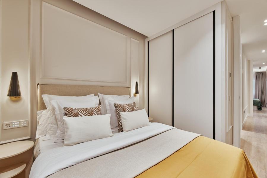 Vivienda exterior reformada con terraza y garaje en Retiro–Jerónimos – 2451