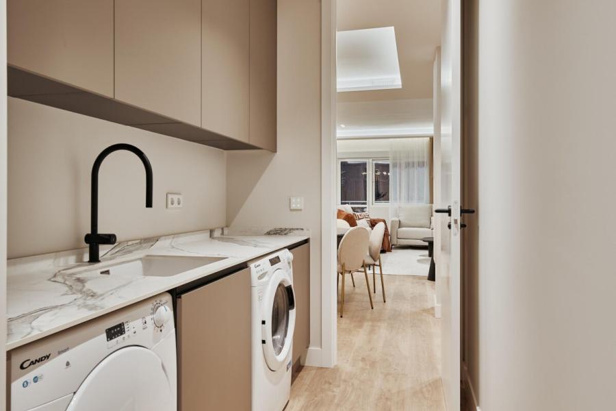 Vivienda exterior reformada con terraza y garaje en Retiro–Jerónimos – 2451