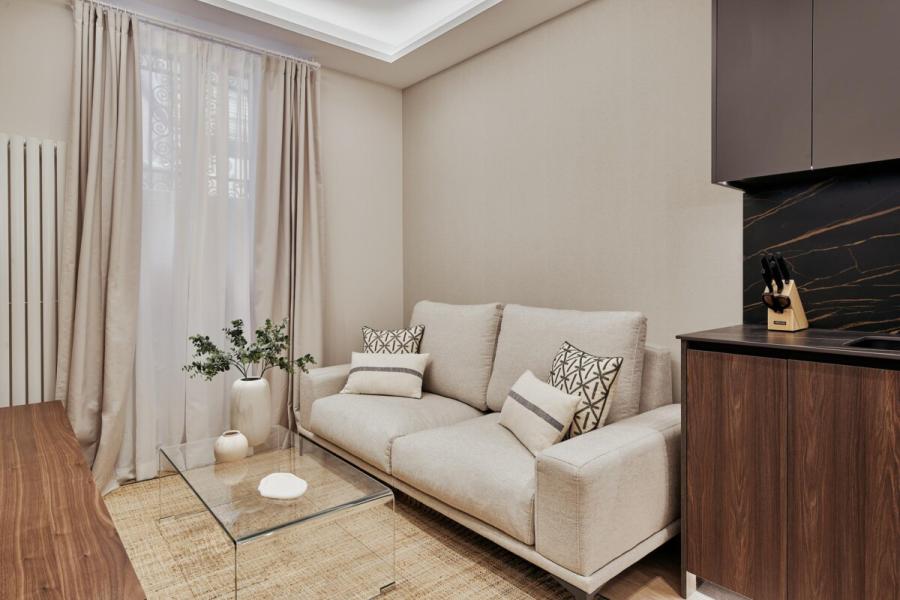 Vivienda reformada con terraza en Españoleto 9, Almagro – Chamberí – 2455