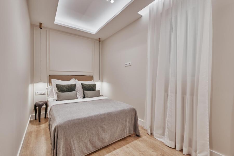 Vivienda reformada con terraza en Españoleto 9, Almagro – Chamberí – 2455