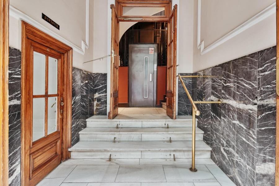 Vivienda reformada con terraza en Españoleto 9, Almagro – Chamberí – 2455