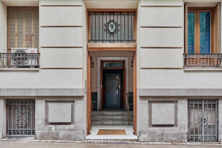 Vivienda reformada con terraza en Españoleto 9, Almagro – Chamberí – 2455