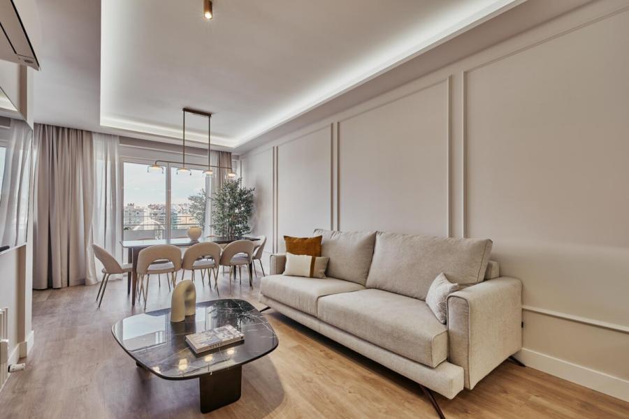 Vivienda exterior reformada de 123 m² en calle Alcalá – 2463