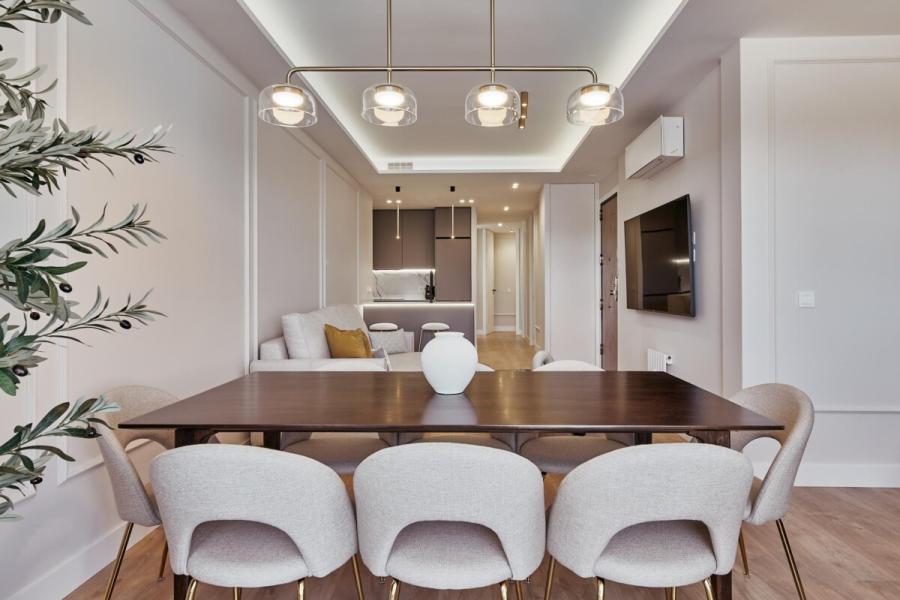 Vivienda exterior reformada de 123 m² en calle Alcalá – 2463