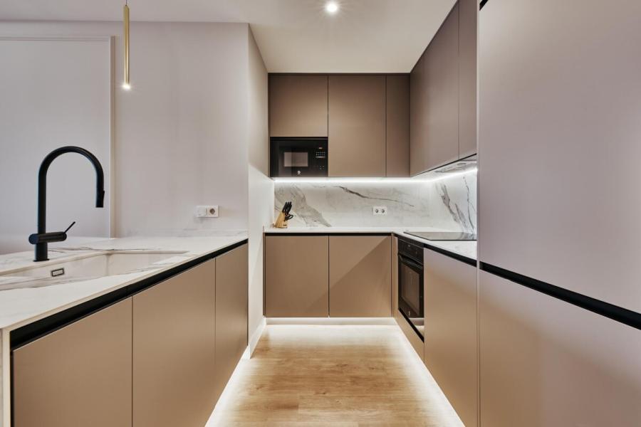 Vivienda exterior reformada de 123 m² en calle Alcalá – 2463