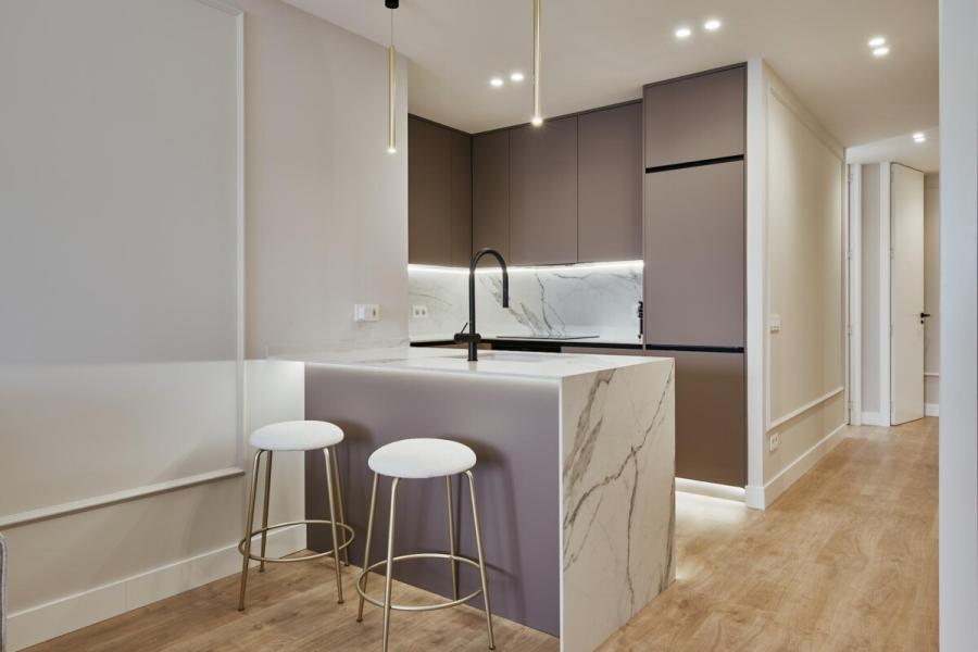 Vivienda exterior reformada de 123 m² en calle Alcalá – 2463