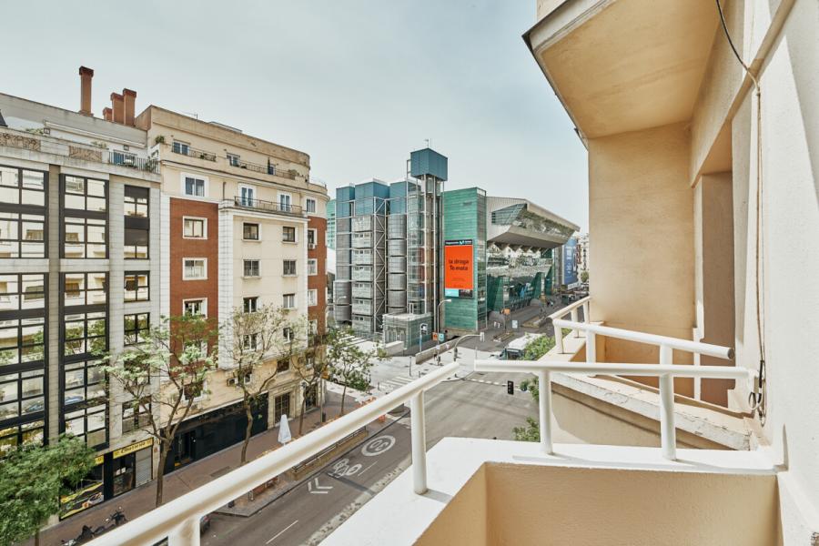 Vivienda exterior reformada con terrazas en Goya – 2467