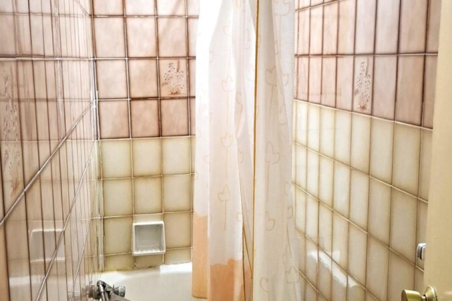Vivienda de 239 m² con techos altos y balcones en Mesón de Paredes 5 – 2488
