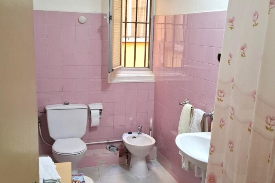 Vivienda de 239 m² con techos altos y balcones en Mesón de Paredes 5 – 2488