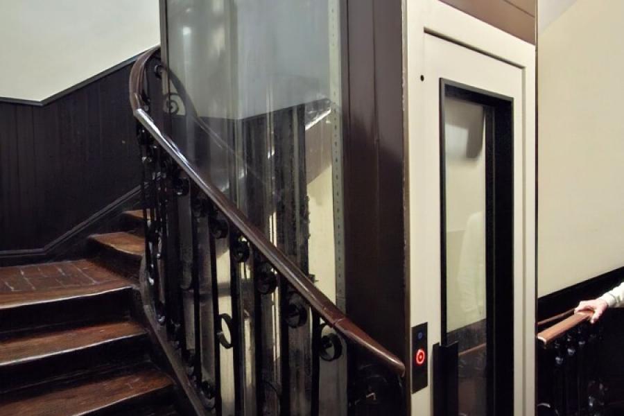 Vivienda de 239 m² con techos altos y balcones en Mesón de Paredes 5 – 2488