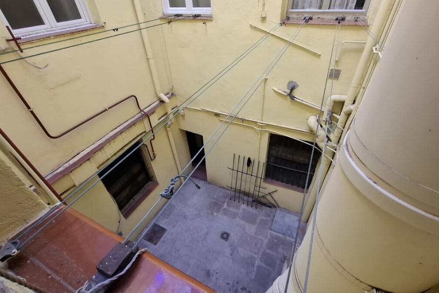 Vivienda de 239 m² con techos altos y balcones en Mesón de Paredes 5 – 2488