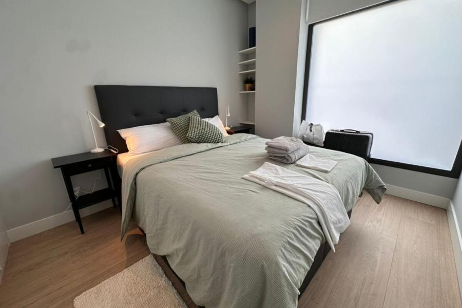 Vivienda reformada de 91 m² en planta baja con acceso independiente junto a Plaza de Castilla – 2489