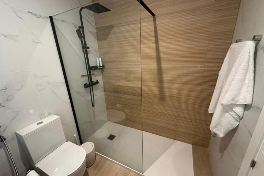Vivienda reformada de 91 m² en planta baja con acceso independiente junto a Plaza de Castilla – 2489
