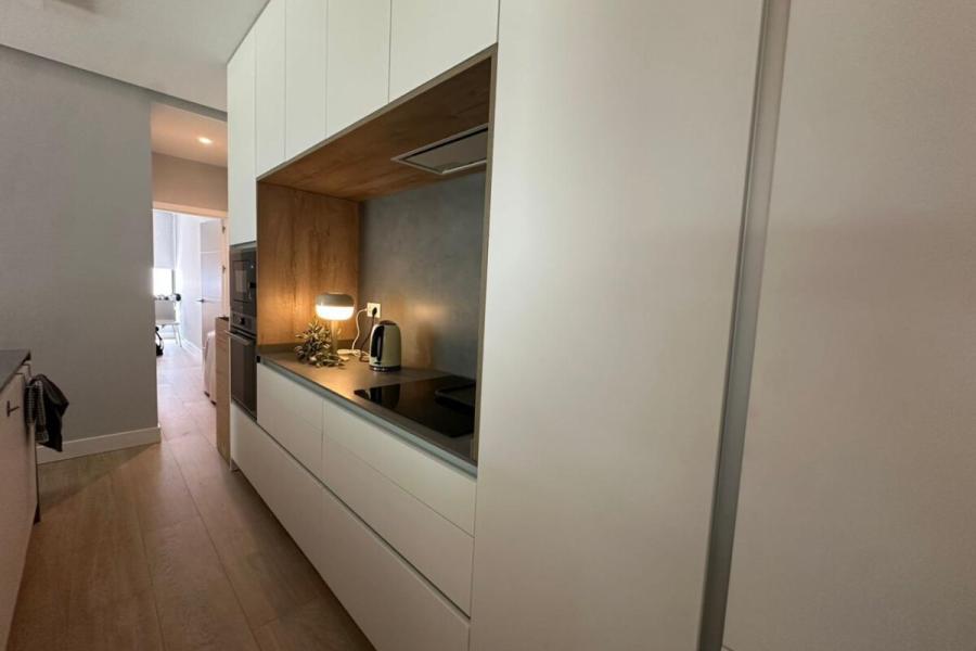 Vivienda reformada de 91 m² en planta baja con acceso independiente junto a Plaza de Castilla – 2489