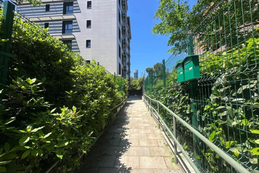 Vivienda reformada de 91 m² en planta baja con acceso independiente junto a Plaza de Castilla – 2489