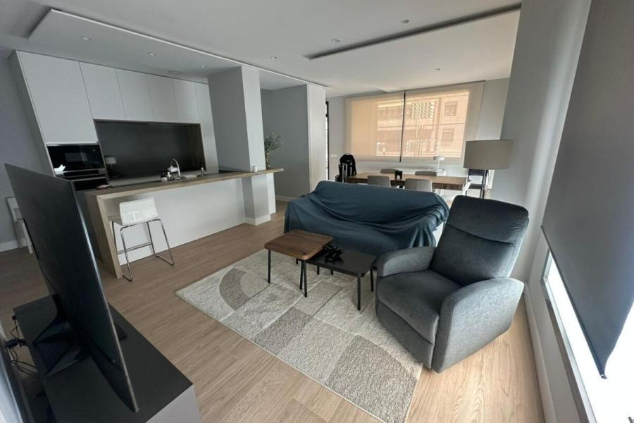 Vivienda reformada de 91 m² en planta baja con acceso independiente junto a Plaza de Castilla – 2489