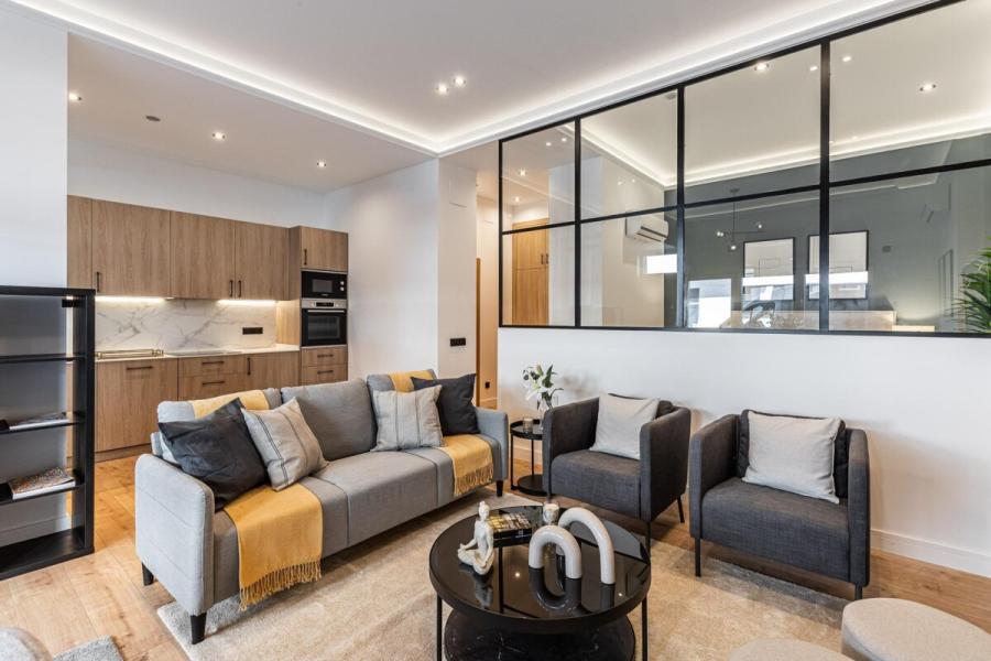 Tres viviendas reformadas de 76 m² en planta baja en Legazpi – 2498
