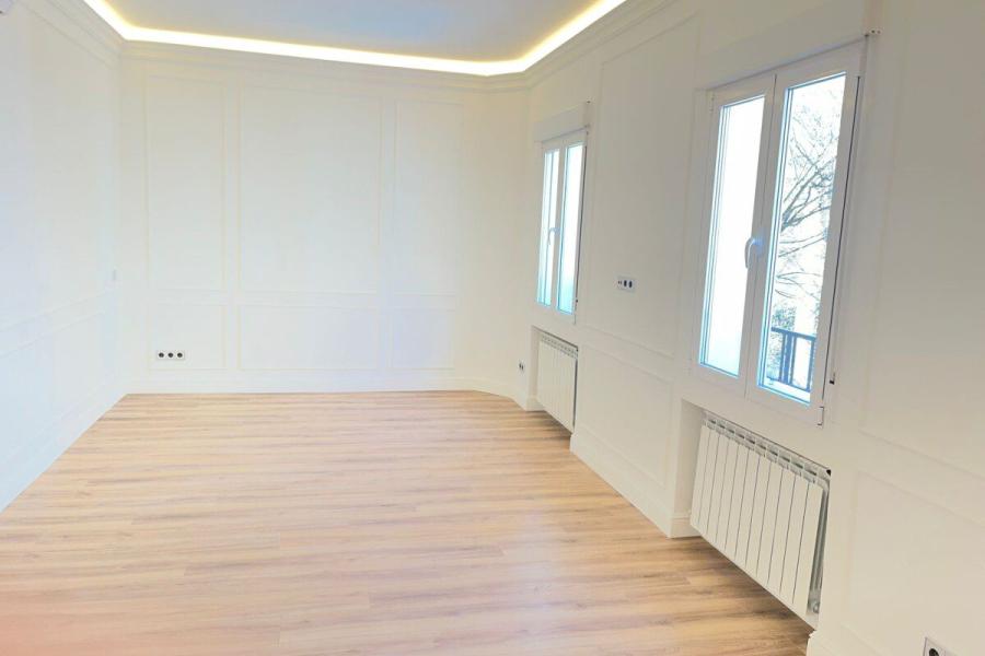 Piso exterior de 130 m² reformado en Alcántara, con garaje . 2416