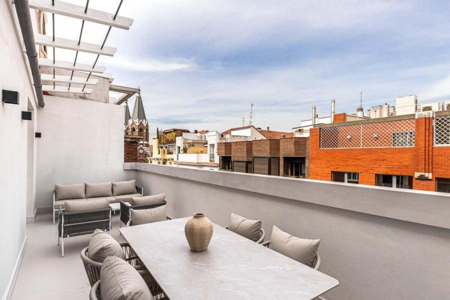 Ático reformado con terraza en Almagro, Chamberí 2260VIV