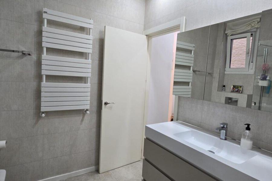 Vivienda reformada en Hermosilla 86 con despacho y vestidor 2311VIV