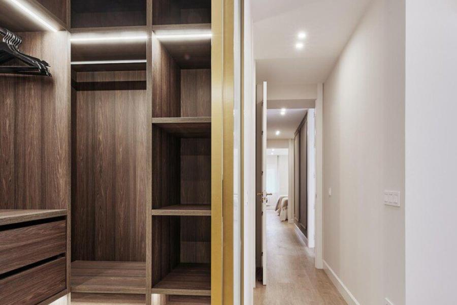 Elegancia contemporánea con terraza y vistas abiertas en el corazón de Madrid 2172VIV