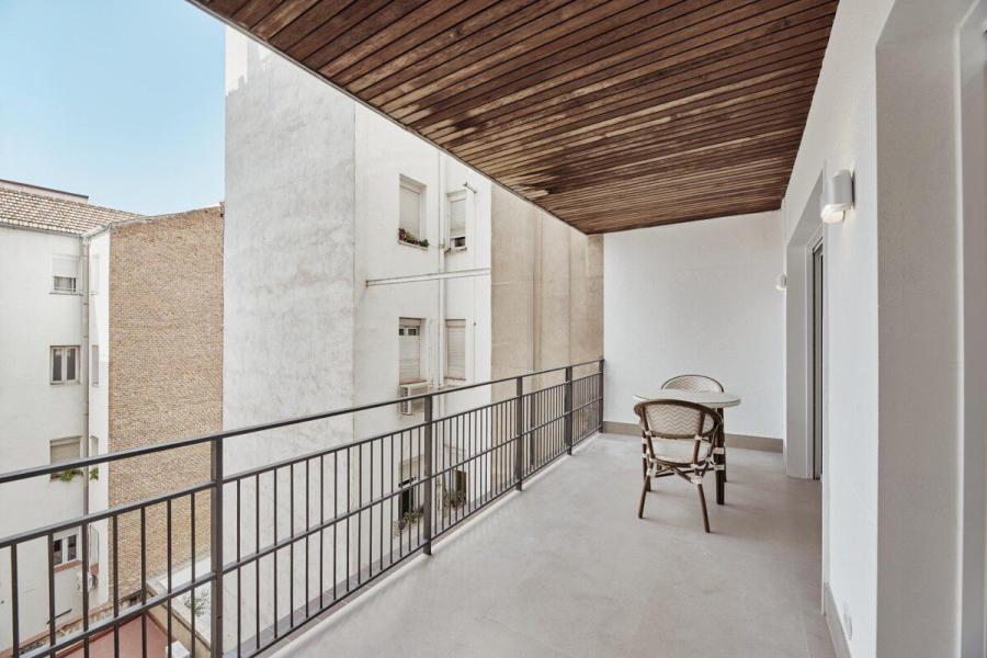 Elegancia contemporánea con terraza y vistas abiertas en el corazón de Madrid 2172VIV