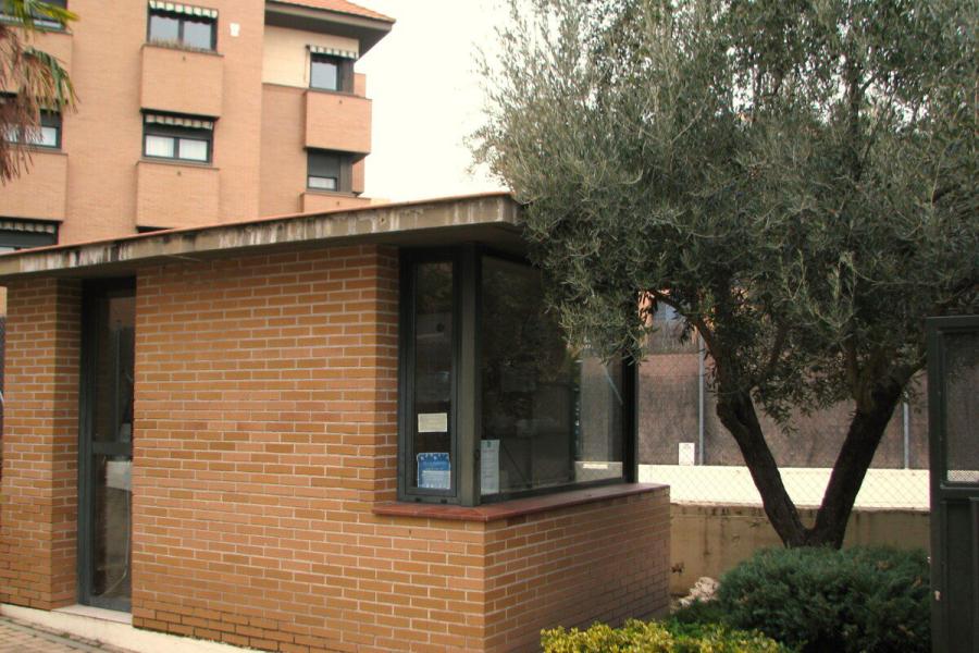 Vivienda familiar con terraza, piscina y amplias zonas verdes, perfecta para niños 2392VIV