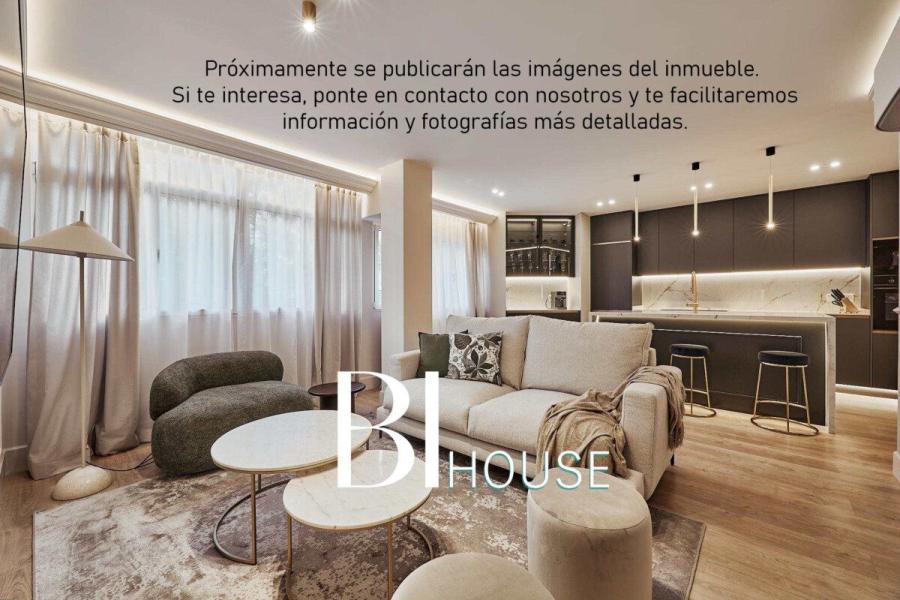 Vivienda exterior reformada con terraza en Lista – 2373