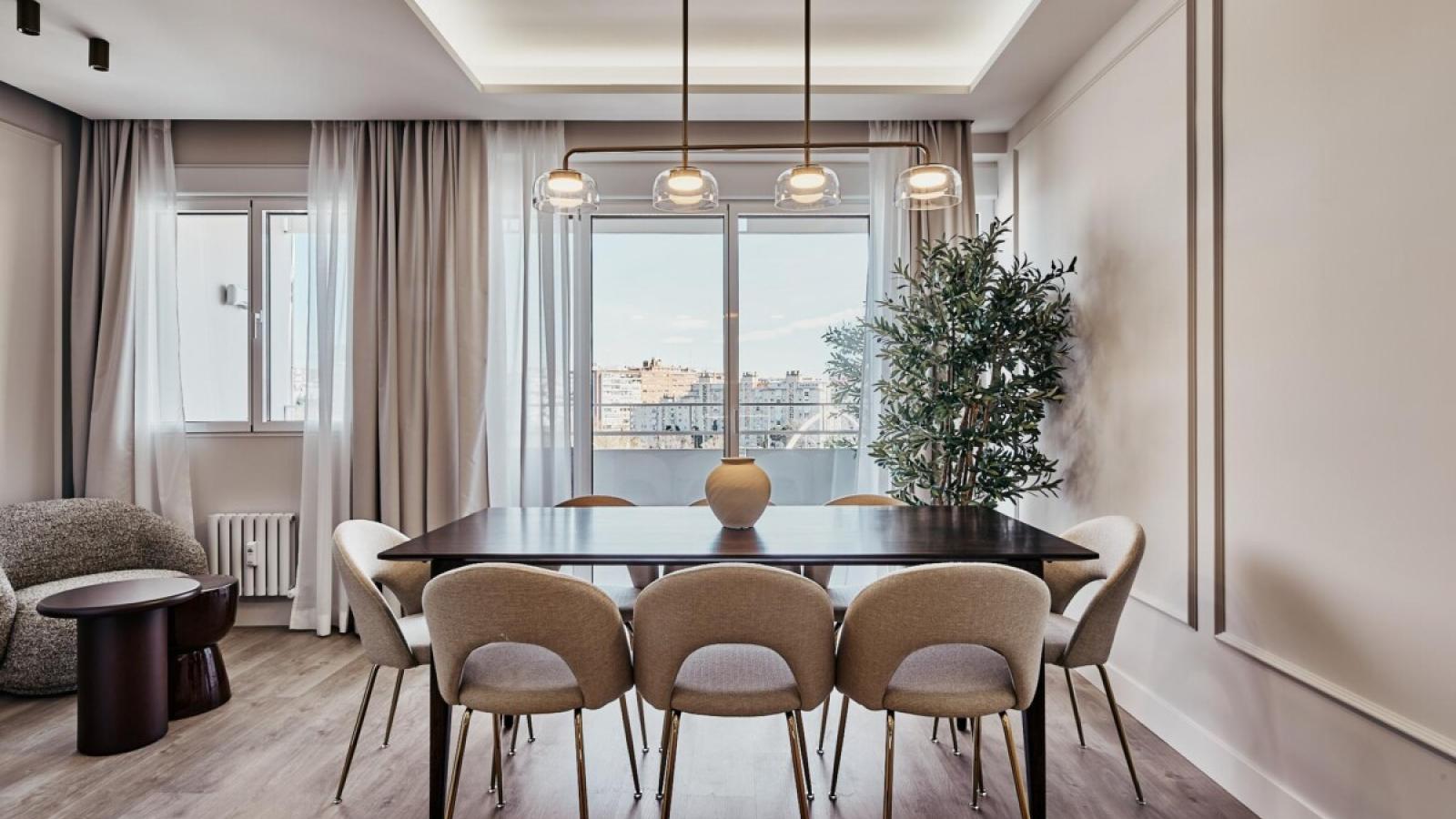 Vivienda exterior reformada de 123 m² en calle Alcalá – 2463