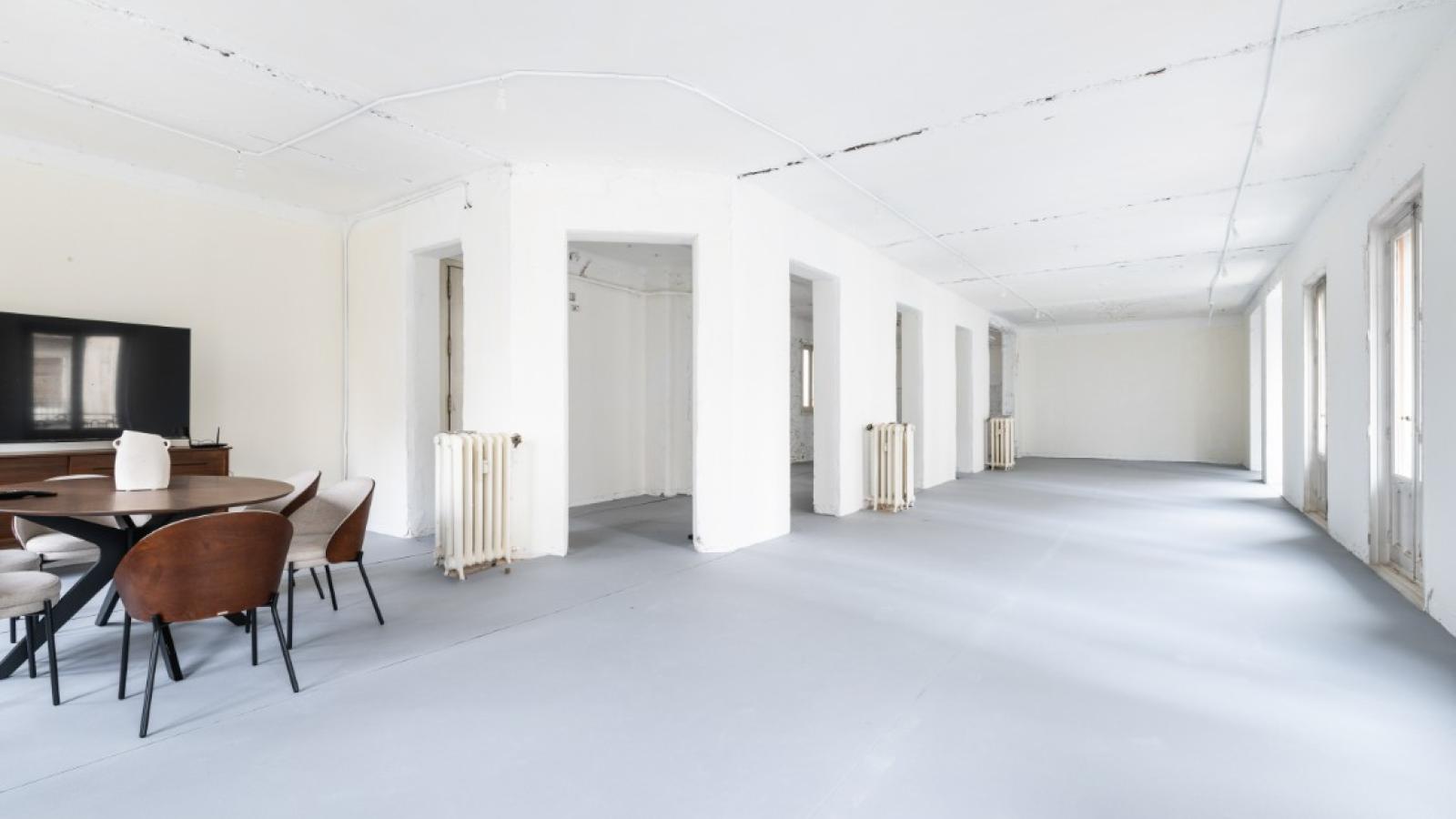 Vivienda en finca clásica con chaflán y balcones en Chamberí, edificio señorial exclusivo – 2497