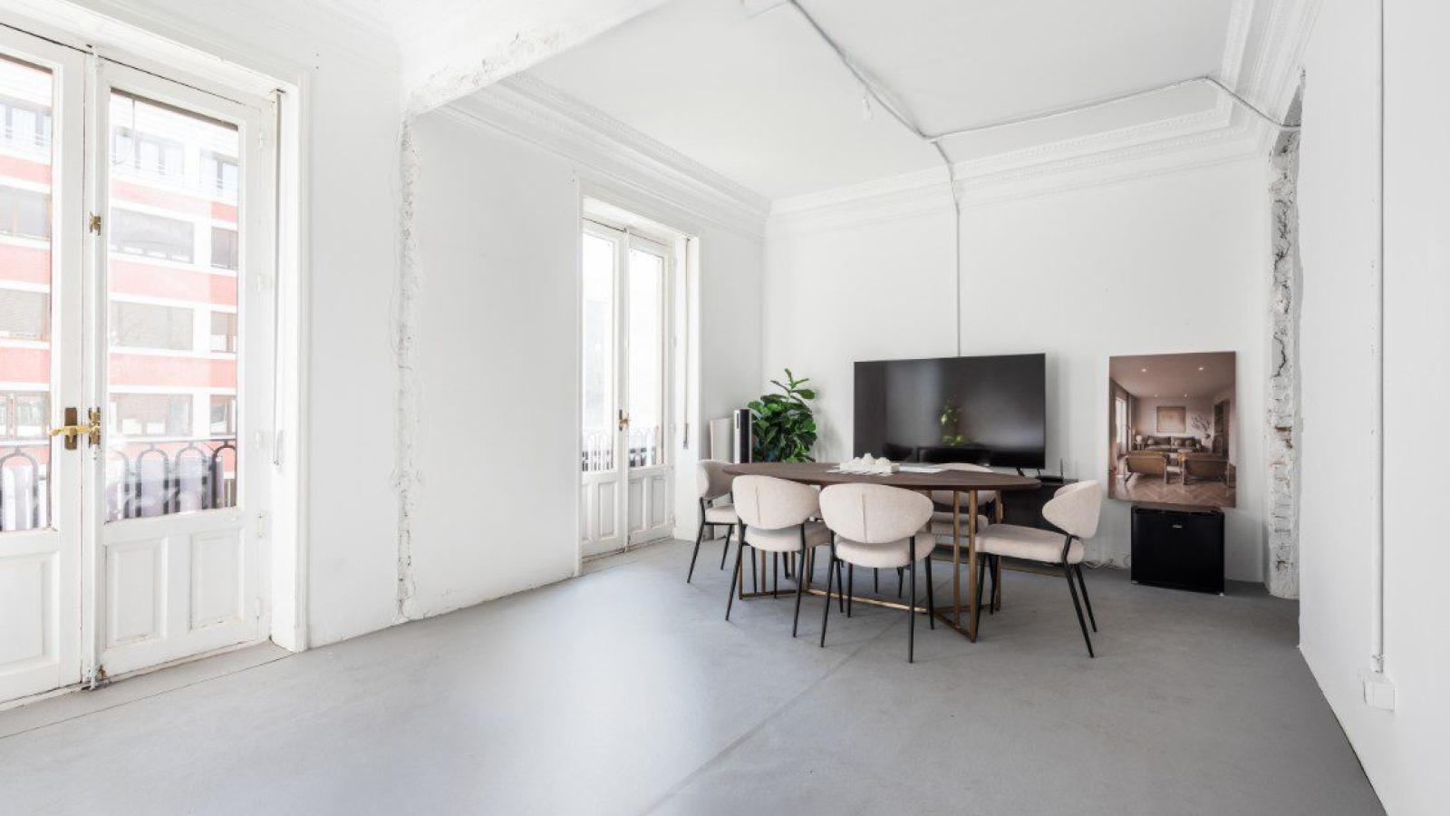 Vivienda exterior con techos altos y gran luminosidad en Salamanca – 2389