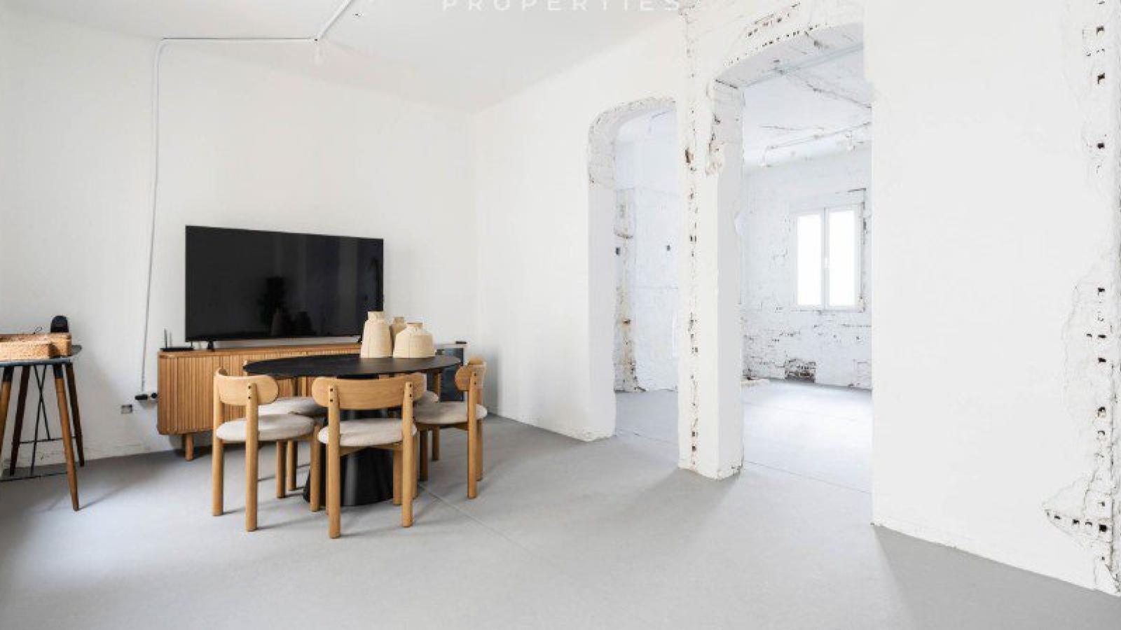 Vivienda con alto potencial de inversión y distribuciónflexible en finca clásica rehabilitada , 2195