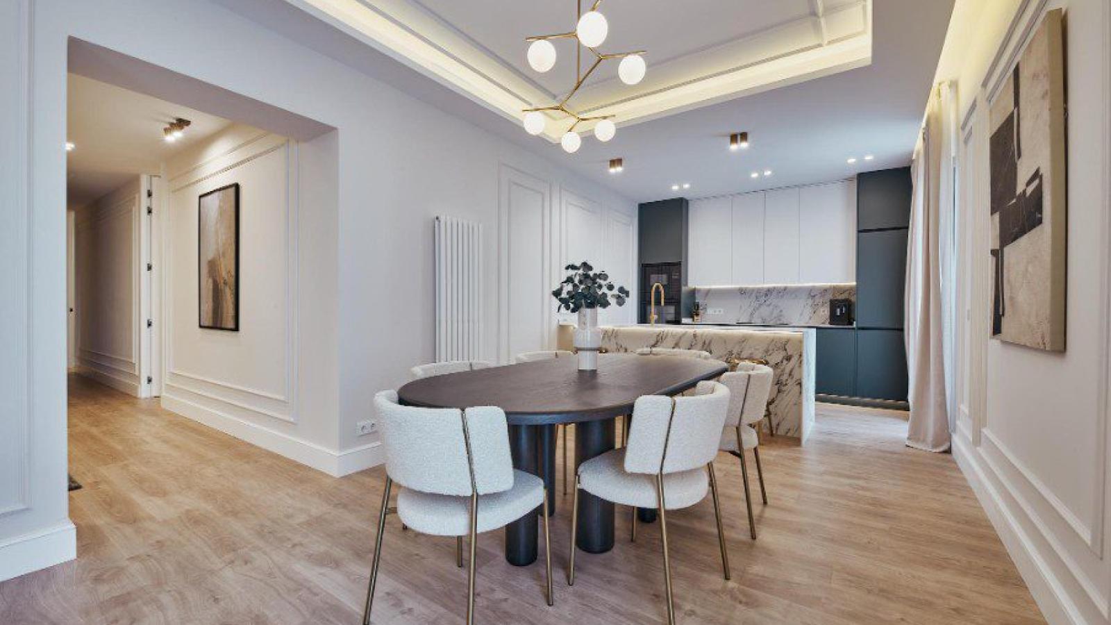 Vivienda reformada de 121 m² en cuarta planta de finca clásica en Hermosilla , 2185